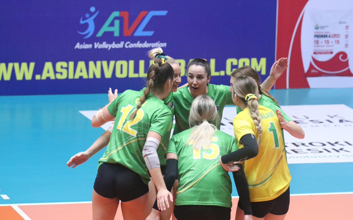 Australia’s Indoor #Volleyroos are taking the world by storm, competing overseas in a variety of competitive leagues across Europe and North America 🏐 Read more 👇 volleyball.org.au/blog/indoor-vo…