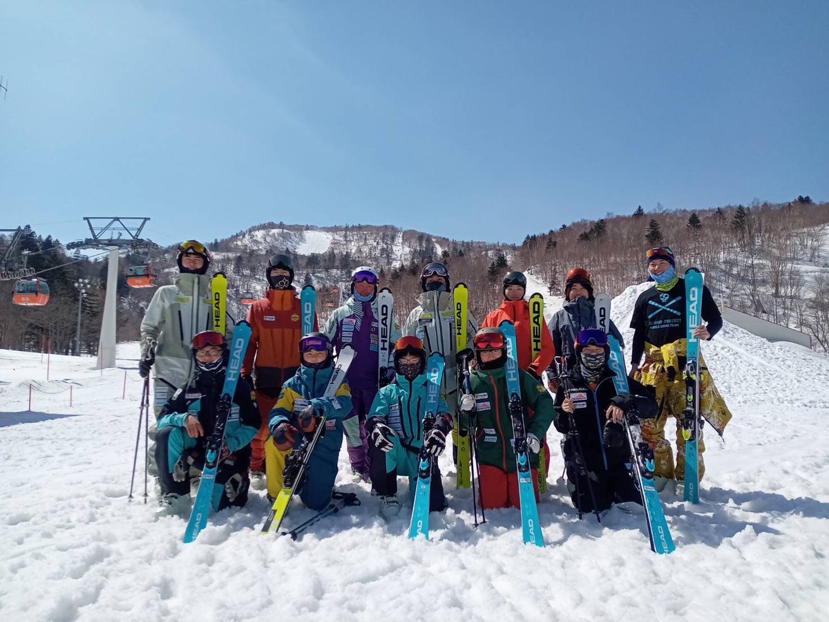 【Rebels Demo team camp report】 HEADデモチームでは各大会が終了しても、しっかりトレーニングを進めています。 先週末は札幌国際スキー場で春のコブ合宿で、成田ナショナルデモを招いてしっかり滑り込みました！ 雪がある限り雪上活動継続中です！ #レベルズデモチーム #ヘッドスピードブルー