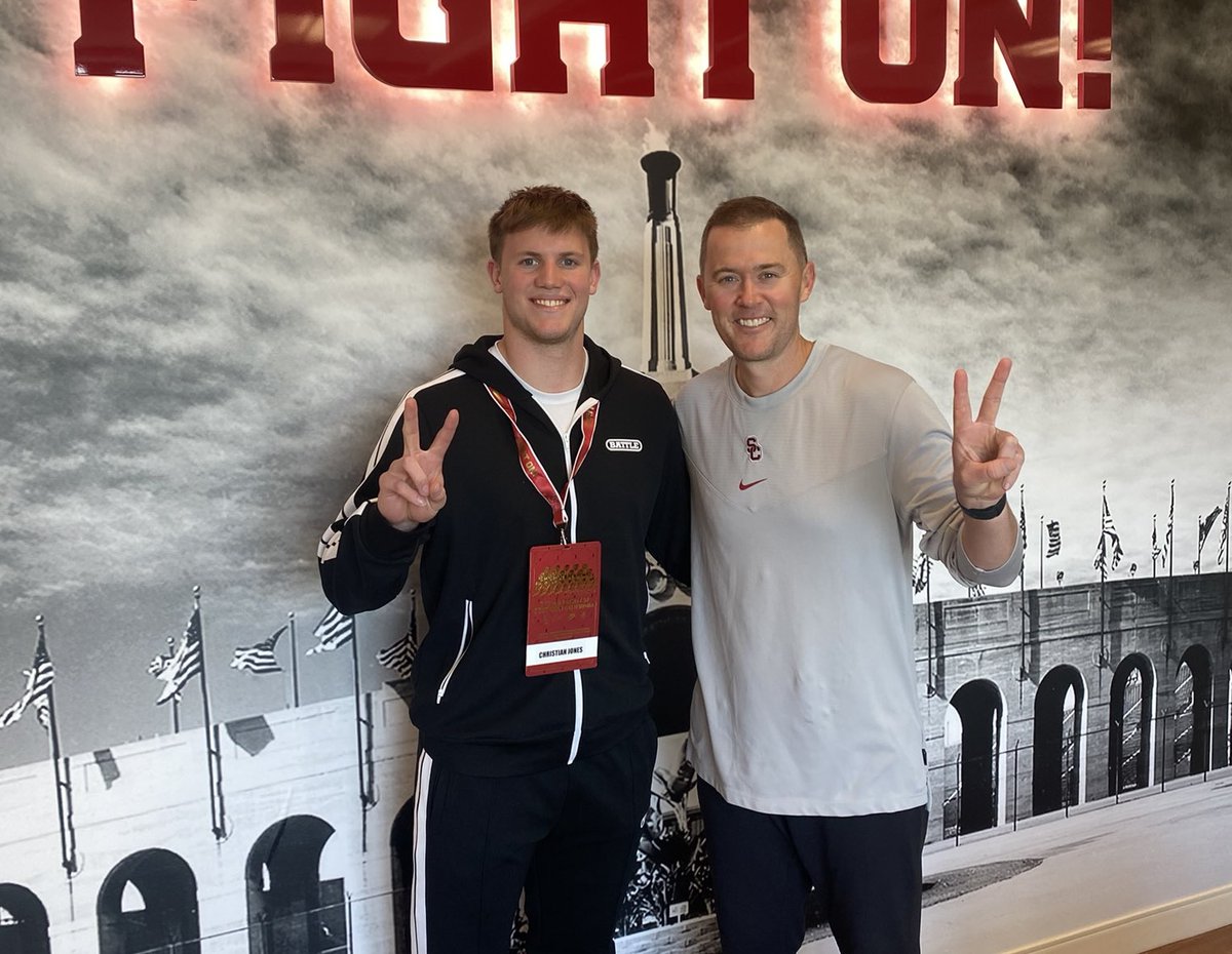 'You can feel the history of that stadium ... and it would be really, really cool to play in it.' Christian Jones is one of the top linebackers in the country, and the 2025 recruit from Nebraska thoroughly enjoyed his weekend visit at #USC. @USC_Rivals usc.rivals.com/news/rivals100…