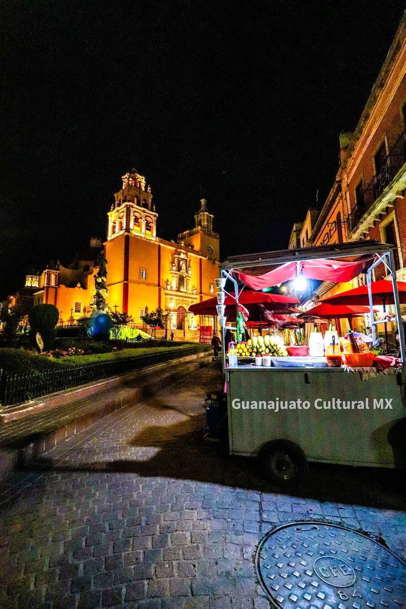 -¿Quién para ir por un elote? 🌽
-Pero a Guanajuato... 😍