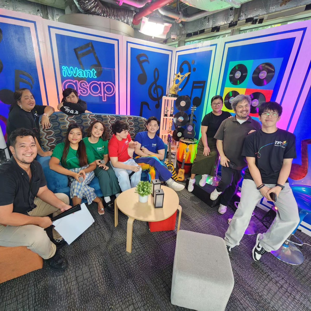 jhudyanne2016's tweet photo. Jeremy with IWantAsap Host and staff :)
Ctto; Olivezarate IG Post
#JeremyG #JeremyGlinoga
#EdwardBarber
#SheenaBelarmino
#LorraineGalvez
#IwantASAP
#AlwaysAtHomeWithASAP https://t.co/Y150F5J1Ba