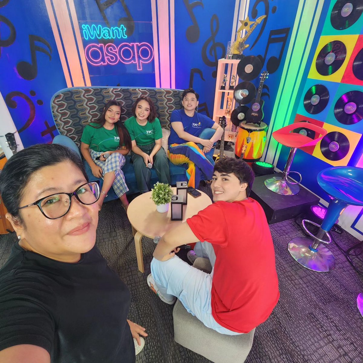 jhudyanne2016's tweet photo. Jeremy with IWantAsap Host and staff :)
Ctto; Olivezarate IG Post
#JeremyG #JeremyGlinoga
#EdwardBarber
#SheenaBelarmino
#LorraineGalvez
#IwantASAP
#AlwaysAtHomeWithASAP https://t.co/Y150F5J1Ba