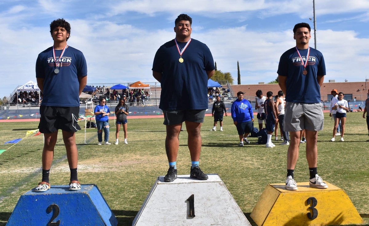 Boys Shot Put Senior Devan Quintana 🥇43'3' District Champion Freshman Servando Avitia 🥈42'9' District Runner Up Junior Juan Salgado 🥉41'9' Area Qualifier 🐆⚡💪🏽🏆 #rangerthang @Track_RHS @CoachBiggs_