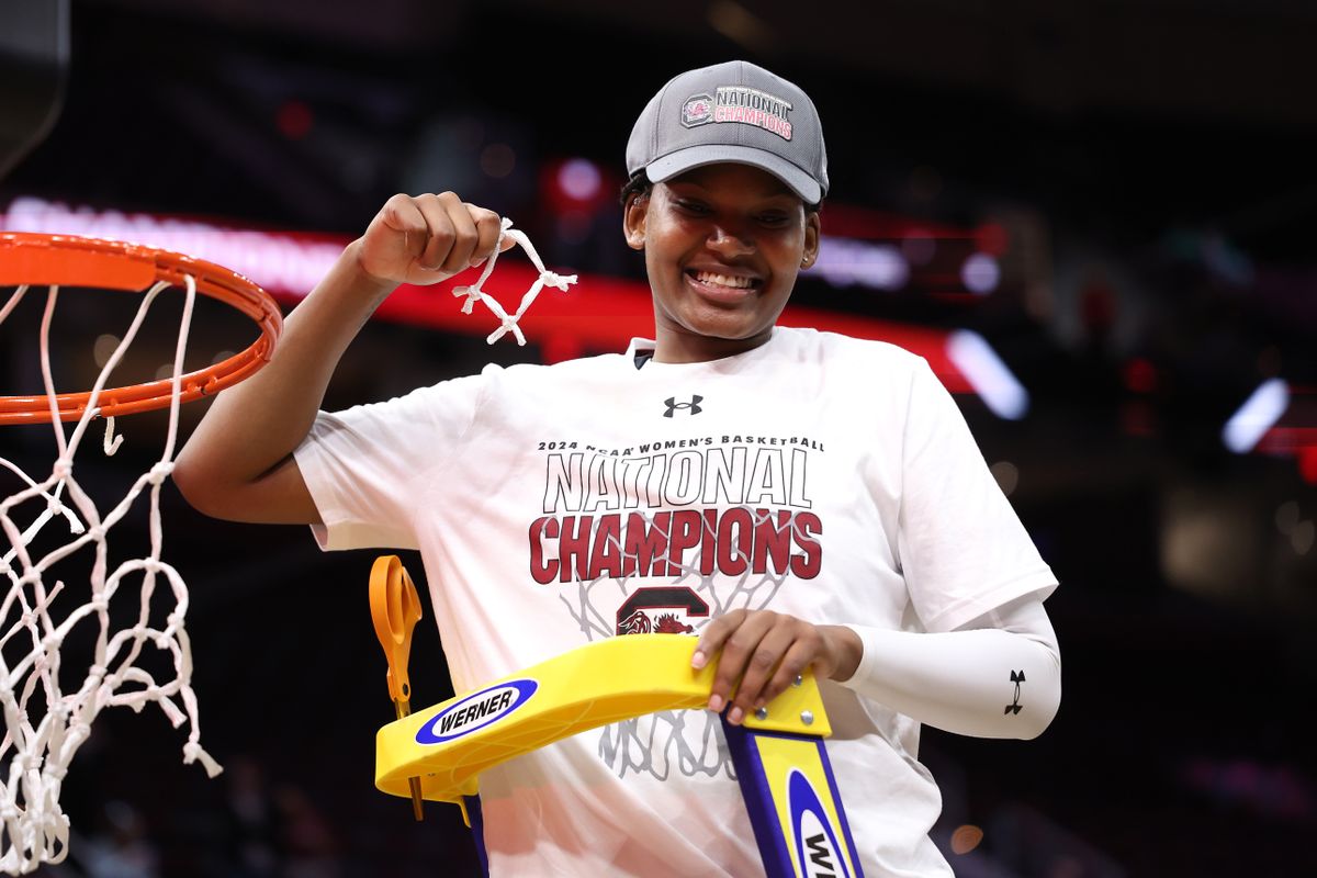 Congrats to metro Atlanta's own Raven Johnson and Sania Feagin! The former Westlake and Forest Park stars completed a perfect season with @GamecocksWBB! More photos from today's championship >>> 2wsb.tv/4aGXC99