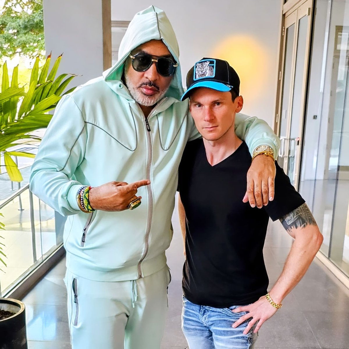 Met with this OG music executive on the vision for music, tech, and crypto in the future. Big things to come 🙏 

#success #musicexecutive #musicceo #rapper #rap #hiphop