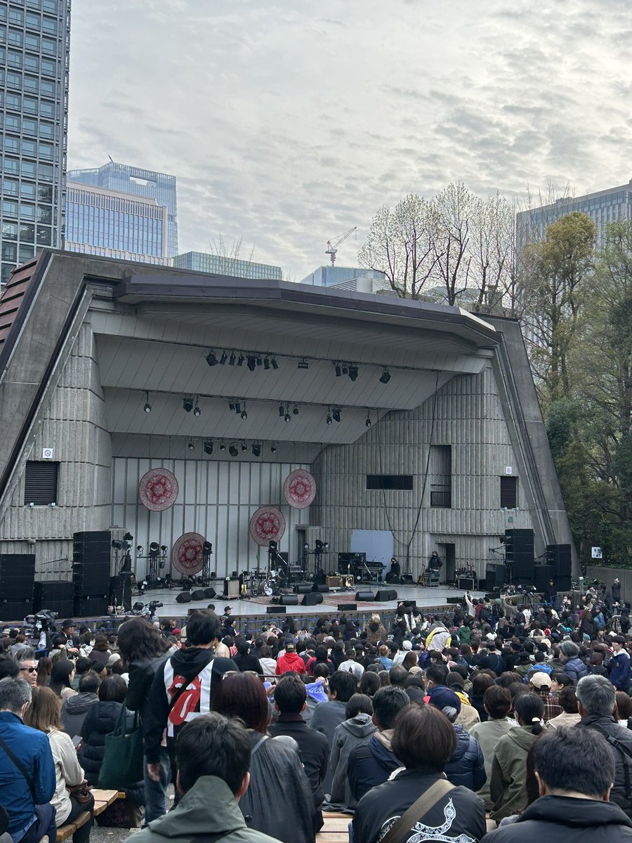 thasegawa4's tweet photo. #TheStreetSliders 嫁と久しぶりの野音。楽しすぎ!1曲目の #SLIDER で盛り上げたと思いきやの #おかかえ運転手にはなりたくない でしっとりさせて #AngelDuster って、緩急が凄い!ハリーの喉の調子が悪そうで心配…NHKホール、当たらないかなあ https://t.co/Q6omVdfBWY