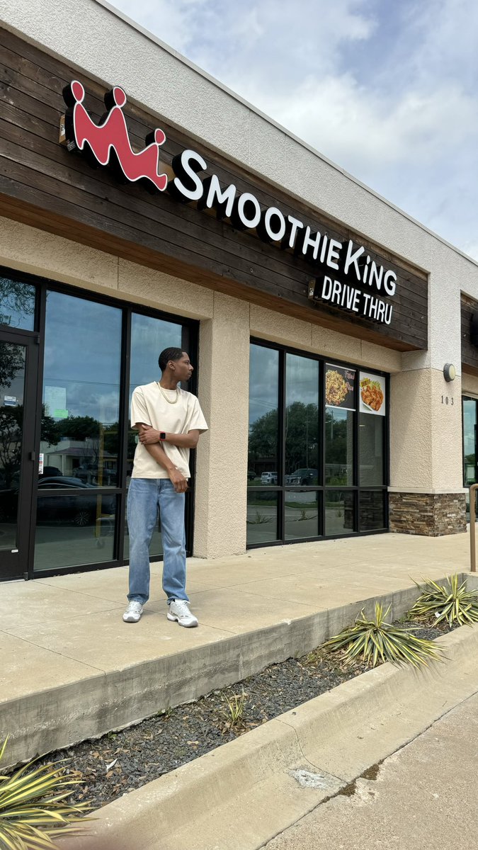 iamskylerb's tweet image. I will be opening my 3rd Smoothie King this summer‼️ 

This one is special since it’s in my home town, Duncanville, TX. 

3 stores down 25 more to go. 🥤🥤🥤