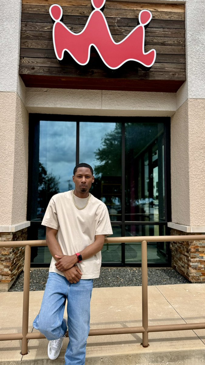 iamskylerb's tweet image. I will be opening my 3rd Smoothie King this summer‼️ 

This one is special since it’s in my home town, Duncanville, TX. 

3 stores down 25 more to go. 🥤🥤🥤