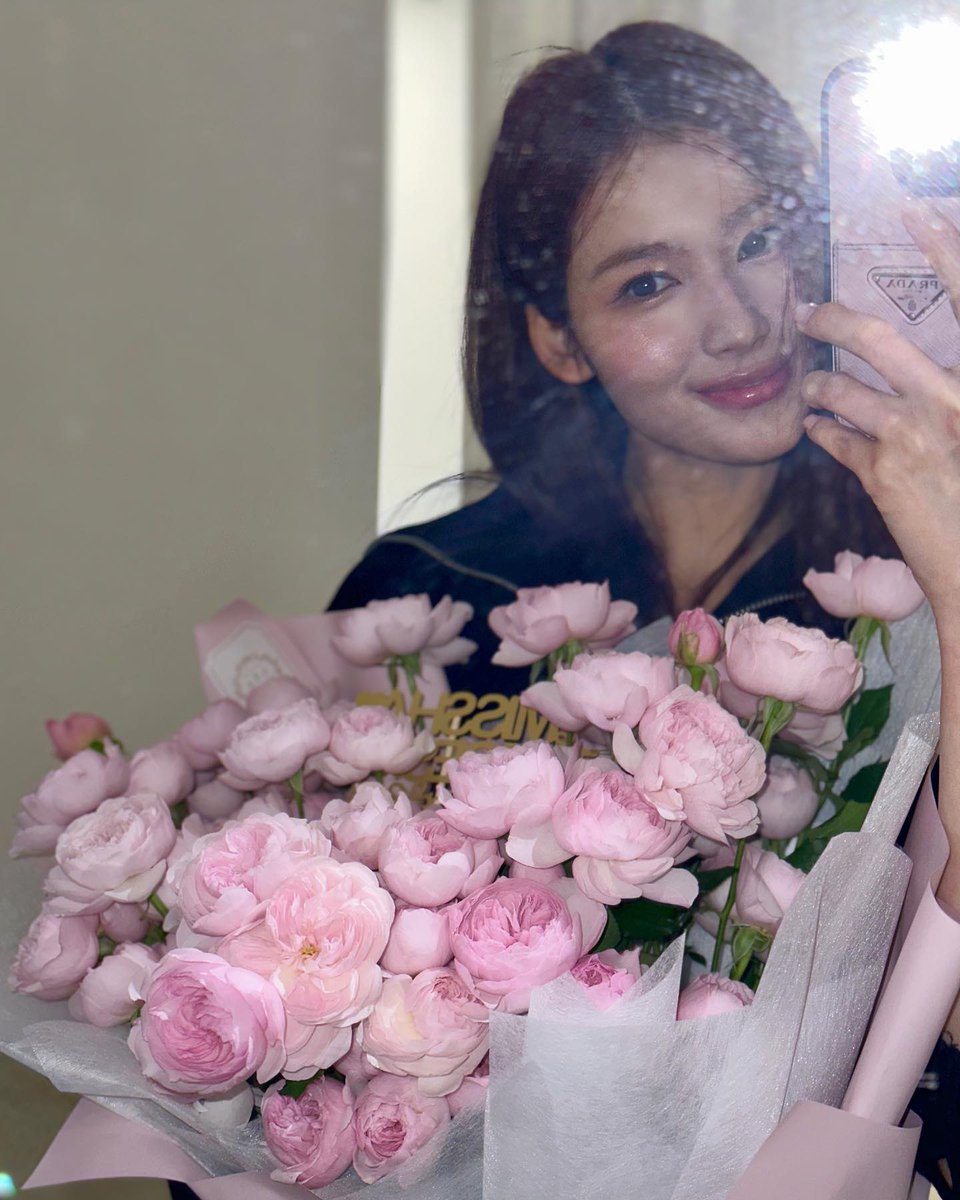 SANABESTGlRL's tweet photo. sana instagram update https://t.co/lK4chV11HR__sana https://t.co/baNrO8dsrI