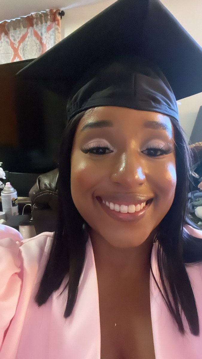 Steph___j's tweet photo. 💕🧑🏽‍🎓 c/o’24 https://t.co/SLDP5q2O60