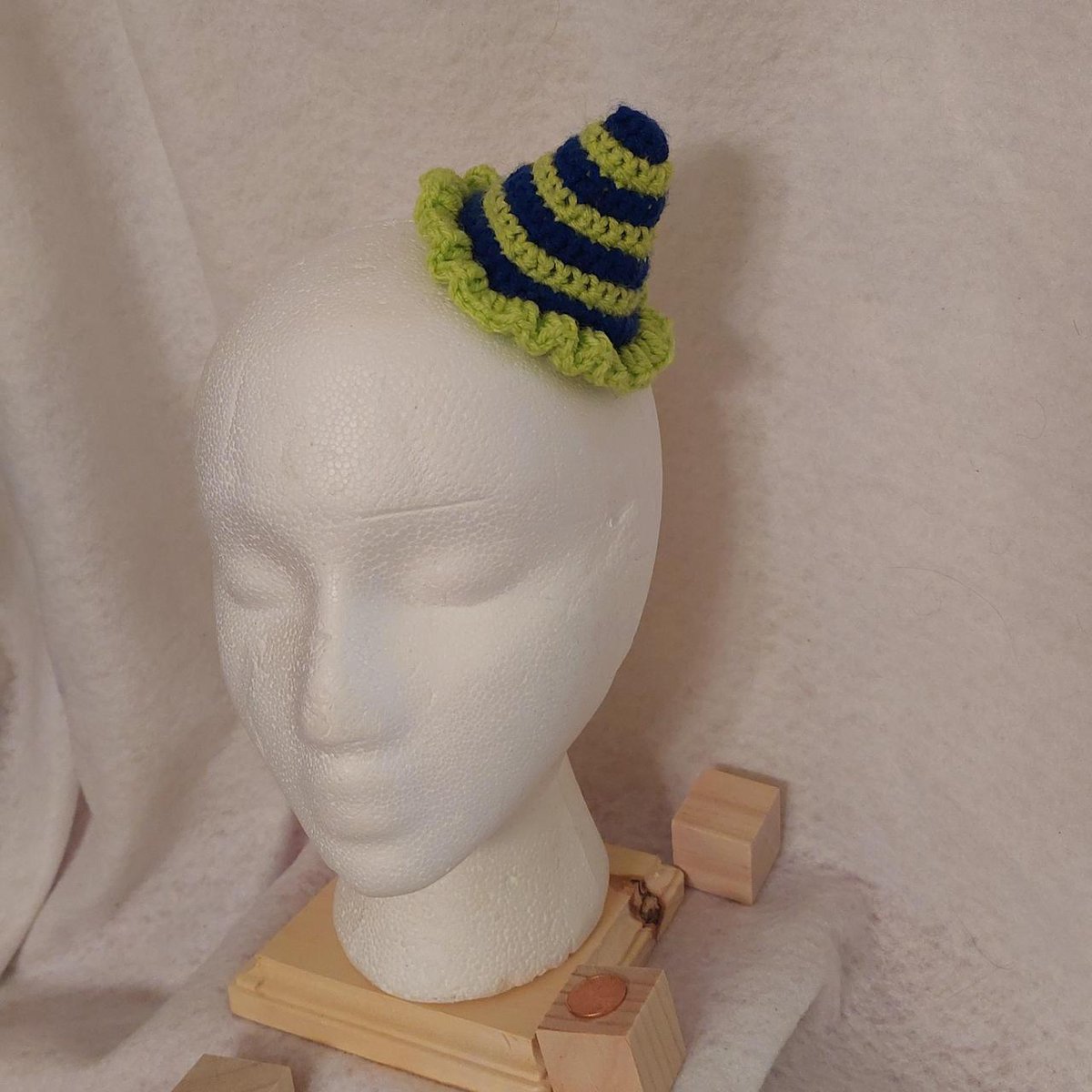 edgethesketch's tweet photo. Oops I haven't posted in like 2 years, I'm still crocheting hats but I'm better now! #clowncore https://t.co/SWOJPeHQcN
