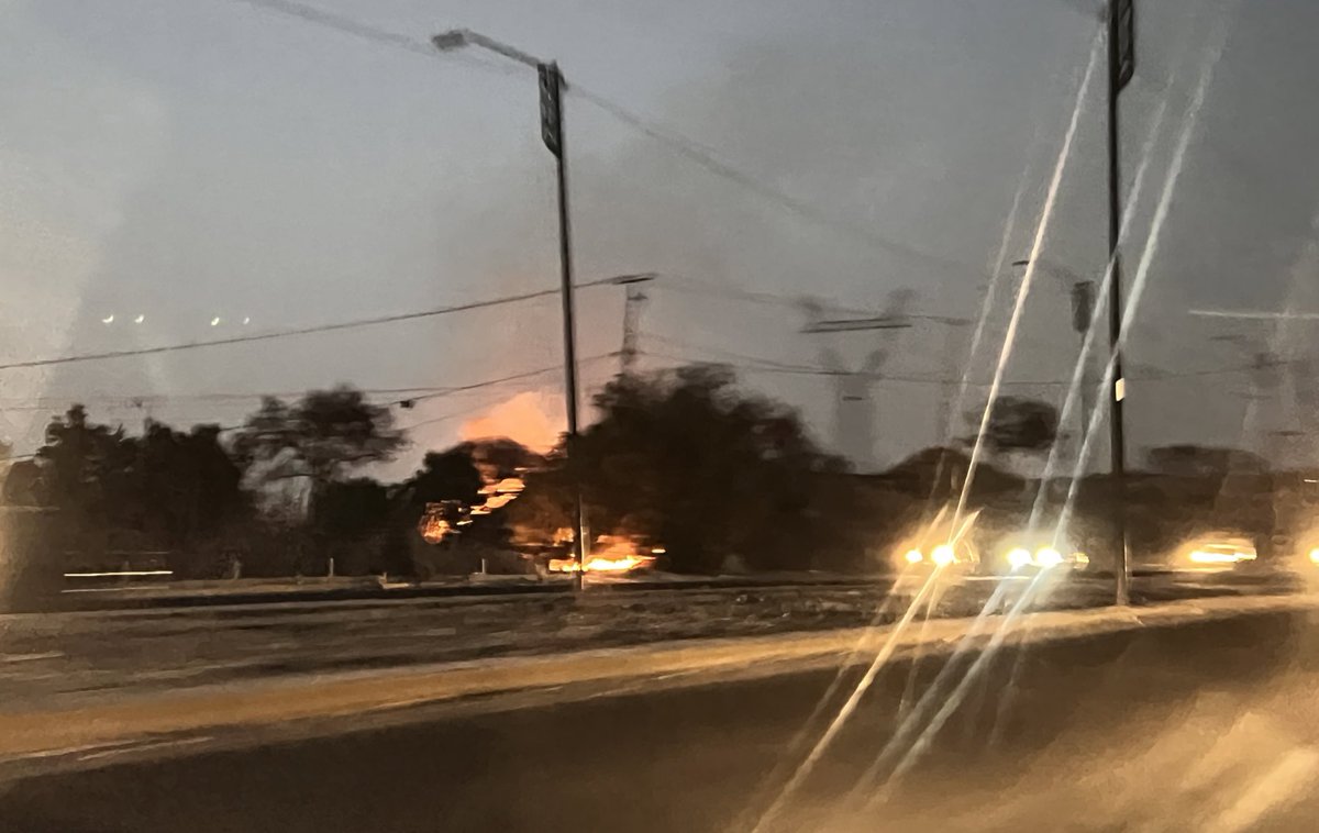 PatiDiiaz's tweet photo. Se observa incendio, aprox 500 metros después del residencial Bosques de Chapultepec con sentido a Valsequillo sobre periférico ecológico.  @AmbientePuebla @PC_Estatal @laredcincoradio https://t.co/Pa4xfENxrG