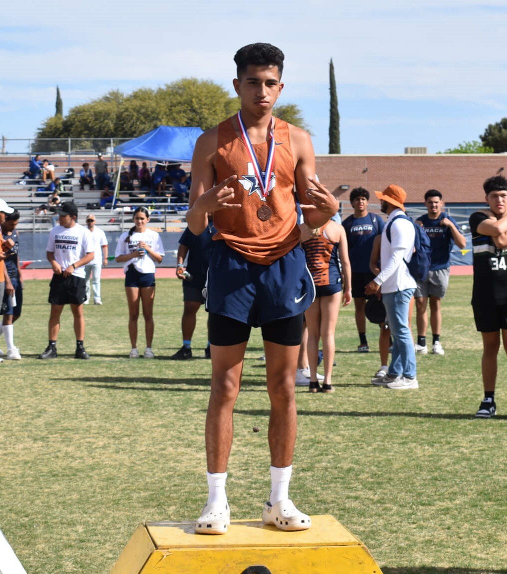 Boys High Jump
Freshman Izzy Garcia 🥇5'8" District Champion
Junior Alonzo Aguilera 🥉 5'4" Area Qualifier
🐆⚡💪🏽🏆
#rangerthang
<a href="/Track_RHS/">RHSTrack&XCountry</a>