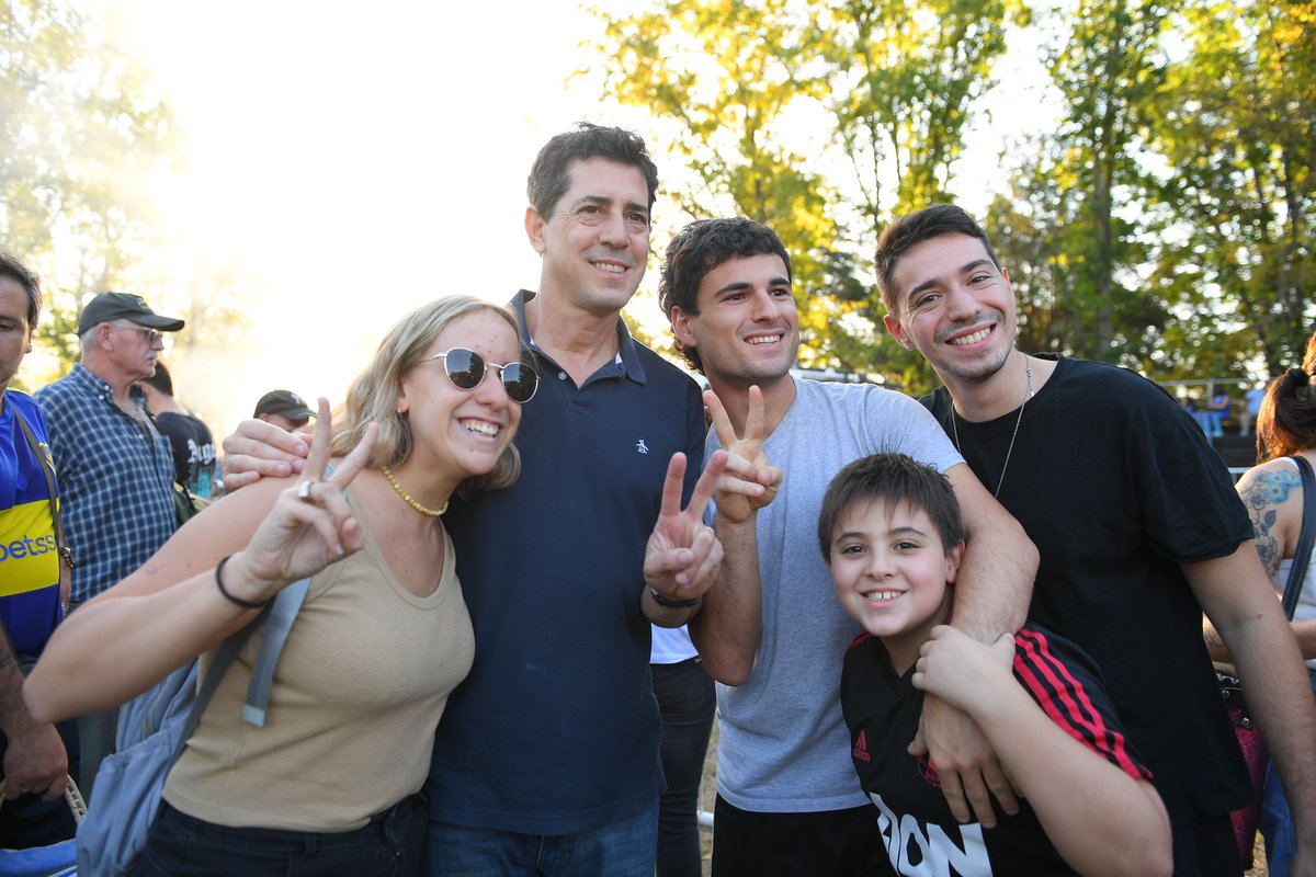 wadodecorrido's tweet image. La torta frita más grande del mundo es Argentina y se hace en Mercedes. Compartimos una hermosa tarde en la 24° Fiesta Nacional de la Torta Frita, una fiesta popular construida en comunidad que impulsa al trabajo, la cultura y el encuentro.