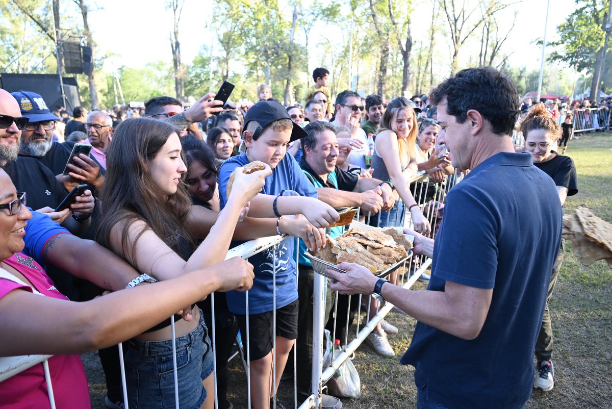 La torta frita más grande del mundo es Argentina y se hace en Mercedes. Compartimos una hermosa tarde en la 24° Fiesta Nacional de la Torta Frita, una fiesta popular construida en comunidad que impulsa al trabajo, la cultura y el encuentro.