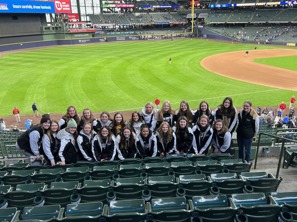adisonhasse4's tweet photo. Menomonie softball had a great opportunity for a couple non-conference games this weekend! We headed down to Pewaukee, WI for a double header Saturday on their new turf field. We were able to take two wins, and enjoy the rest of the weekend watching @Brewers get a win as well! https://t.co/dImcBL0cON