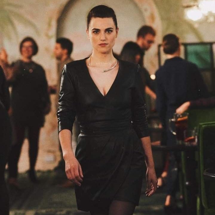 Katie en este outfit me mato y me resucitó, y lo mejor es que es de su propio clóset 

La más hermosa