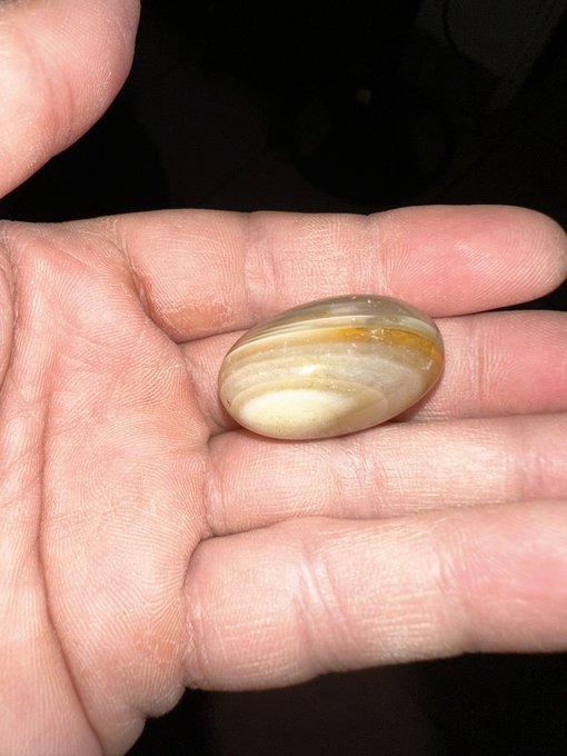 Anyone know what stone this is? Randomly found it https://t.co/gksO5RAlEH<a href="/tag/mvsales"class="tags"><span>#mvsales</span></a>