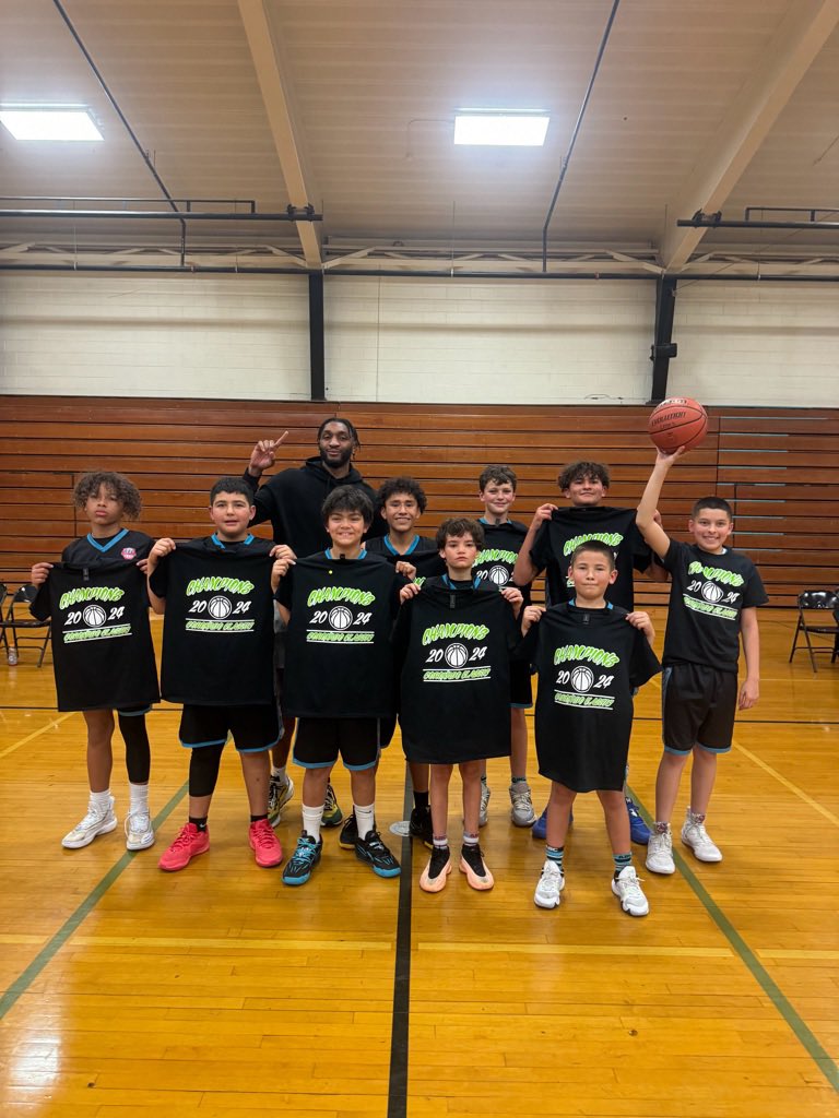 BRANDON MASON (@coach_bmase) on Twitter photo Shoutout to my fellow Aggie <a href="/b_keys11/">Billy Keys</a> doing big things with the <a href="/Keys2Succe2023/">K2S Scouting</a> changing the game for the SOUTH. @AbqBballClub #ABCSpotlight took a trip down to Cruces to play some great games of basketball. We had 6 teams in Las Cruces and 10 teams in the Coronado Classic in Shoutout to my fellow Aggie <a href="/b_keys11/">Billy Keys</a> doing big things with the <a href="/Keys2Succe2023/">K2S Scouting</a> changing the game for the SOUTH. @AbqBballClub #ABCSpotlight took a trip down to Cruces to play some great games of basketball. We had 6 teams in Las Cruces and 10 teams in the Coronado Classic in