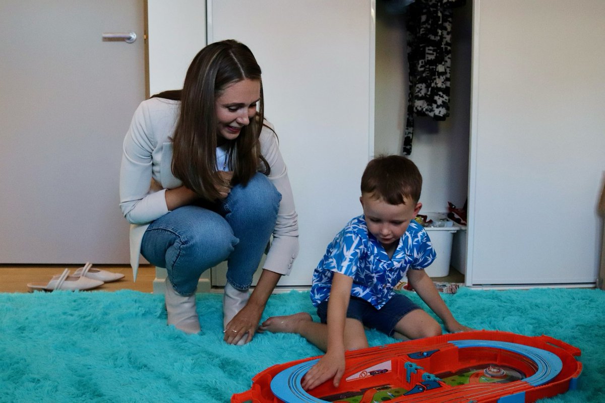 We’ve just delivered more modular homes for Gladstone. These homes aren’t affected by bad weather & can be built quicker than a regular home.   They’re part of the 53,500 social homes we want to build through our housing plan to give a home for more families like Tamika and Kai.