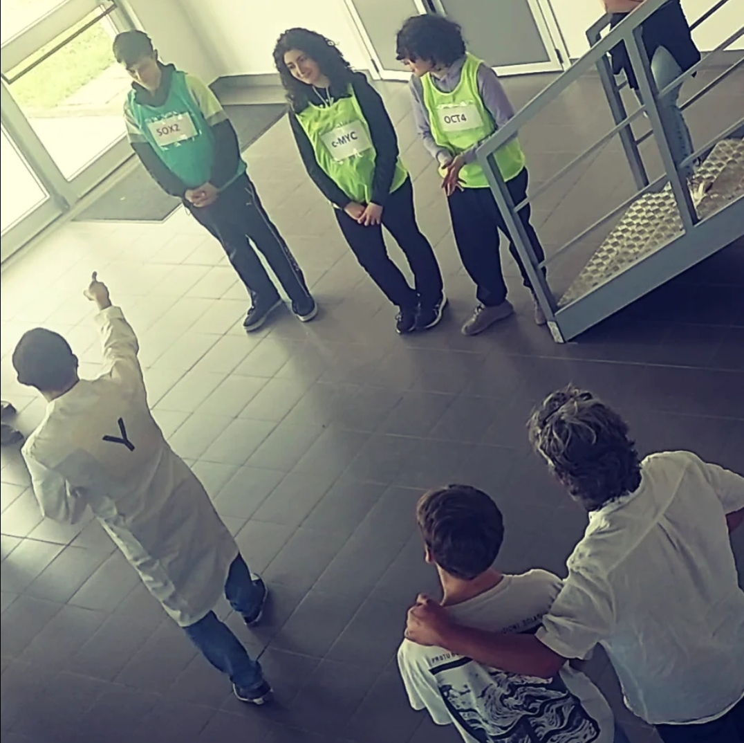 Cnr_Ibbc's tweet image. 🎯Kudos to the amazing @adamascienza duo Tommaso&Yasmin and their #sciencelearning game!
Thanks to our 🧑🏼🔬Dr. Manuele "Yamanaka" Gori for effective students' #reprogramming, and to the #STEM4H staff for making it true!🪄🧫
🔏instagram.com/adamascienza/r…