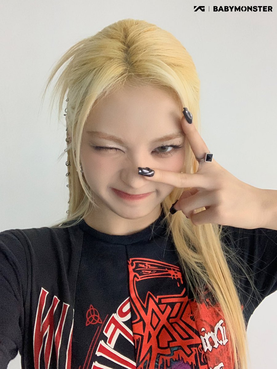 _CQTth's tweet photo. [BABYMONS7ER] BEHIND PHOTO #2 📸 #CHIQUITA 🐈‍⬛💋🍒

Weverse Update รูปน้องชิกิต้า ชุดใน MV ตอนท่อนกระซิบอยากเห็นน้องใส่ขึ้น Stage 

#BABYMONS7ER #BABYMONSTER https://t.co/pD7aPrNeck