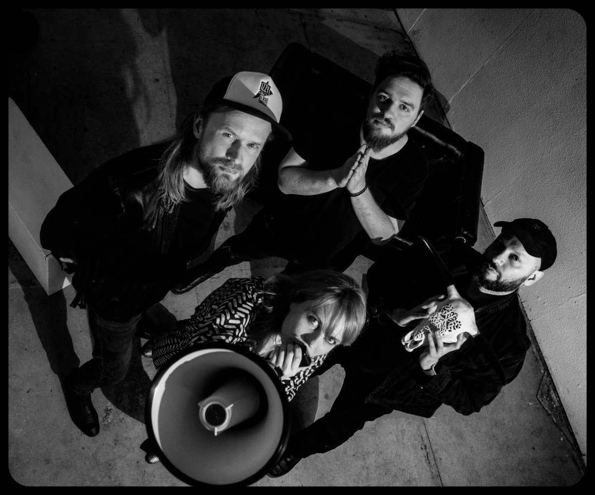 Izzy and the Black Trees – Not A Band To Be Left Behind #InneBrzmienia #NewEPAlert #BBCMusic #FocusOnPoland #IzzyandtheBlackTrees #AntenaKrzyku #Jarocin #Indiemusic #IzzyRekowska #F16 #KEXP #ESNS #Eurosonic #DriveOfABrokenHeart #GoOnTestTheSystem

1st3-magazine.com/izzy-and-the-b…