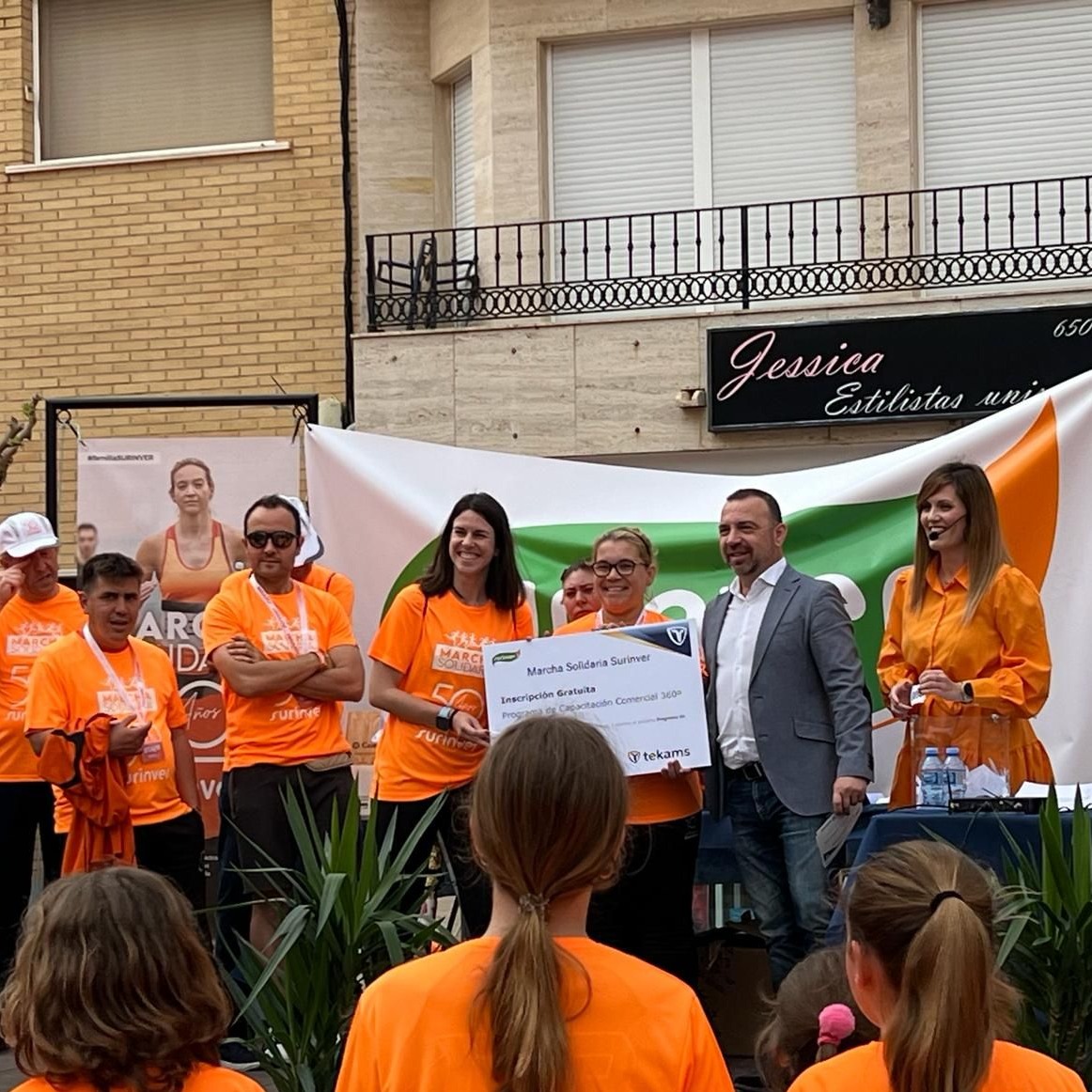 Hoy nuestro CEO, Juan José Campillo Ruiz, ha asistido a la Marcha Solidaria que Grupo Surinver ha organizado con motivo de su 50º Aniversario 🙌

Tekams participa en la entrega de premios con una Inscripción Gratis a nuestro Programa de Capacitación Comercial 360º 💪