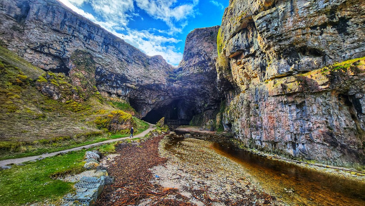 Morning 
This is the entrance to Smoo Cave 
One of my fav places on the NC500 
@VisitScotNews
@HighlandsScot
@VisitScotland
@welovehistory 

RP Images
