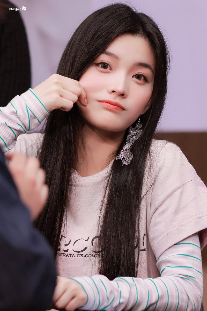 240407 HQ
  
#아일릿 #ILLIT #이로하 #IROHA #イロハ