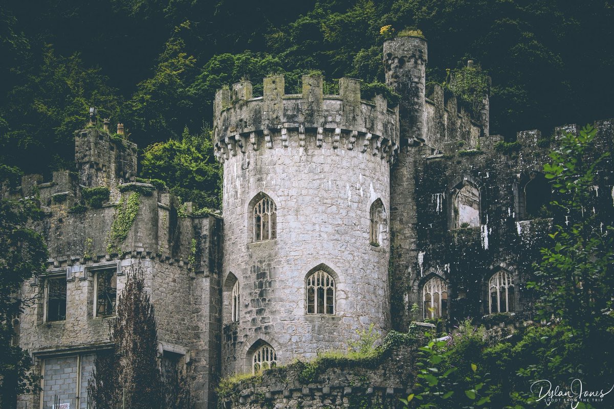 Once an old ruin reclaimed by nature, visit Gwrych Castle in North Wales to get up close to the stunning architecture and learn about the history. @gwrych_castle @visitwales Read article below buff.ly/30Xeqr8