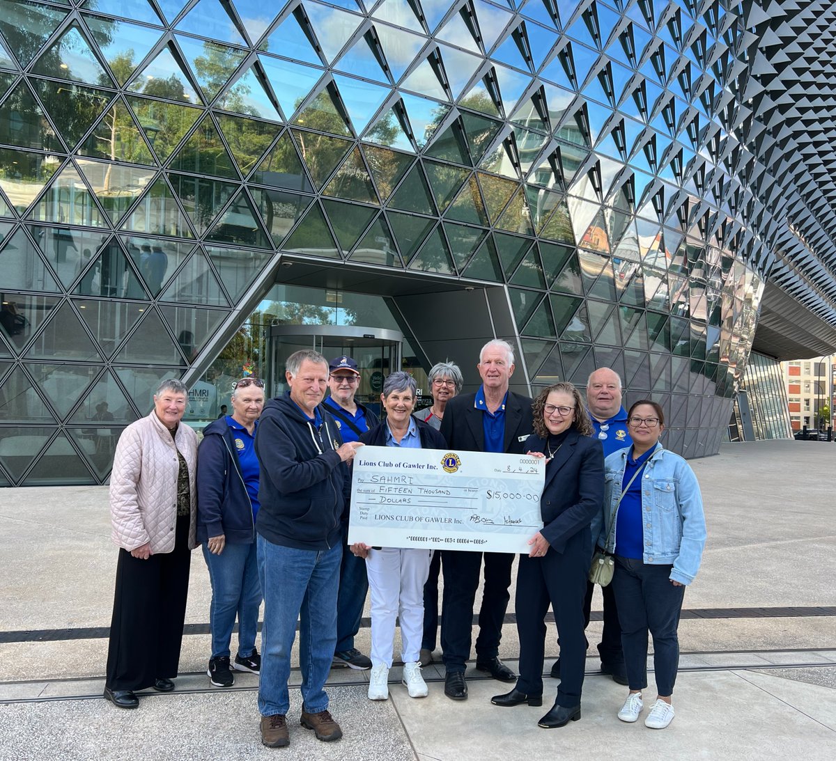 The Lions Club of Gawler visited SAHMRI today to present a $15,000 cheque for cancer research. 🔬 This donation is in memory of former Lion Garry Hoppo who passed away from lung cancer and wanted to leave a bequest to research. Do your bit ➡️ sahmri.au/donate