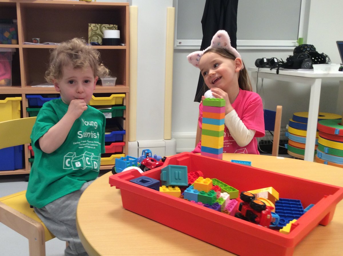 Thanks to these young scientists for coming to the @BirkbeckBabylab! 🧠 They did a great job with all our puzzles (we think the cat ears helped). If you or someone you know have a 3- or 5-year-old keen to take part, email us at cbcd-preschool-puzzlers@bbk.ac.uk 🧩