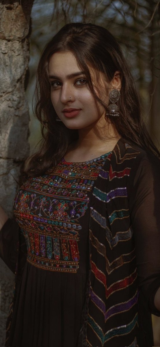 She's beautiful 😍😍

#AyeshaKhan