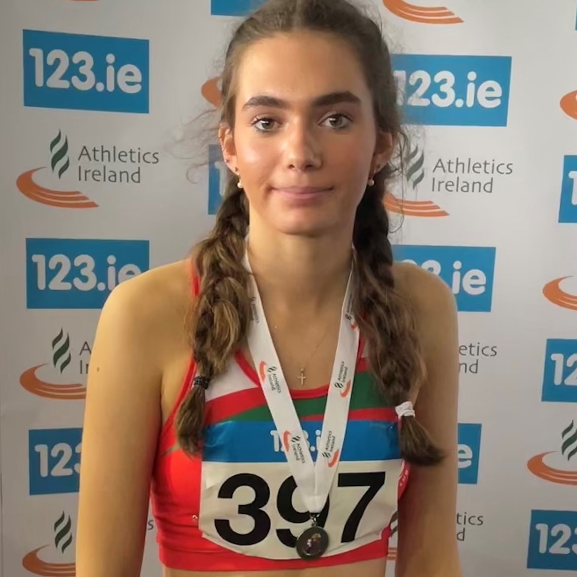 Congratulations to Erin Diamond who won Silver in the U18 high jump at the All Ireland Indoor Championships held in Athlone on Saturday.  @BHS__Sport