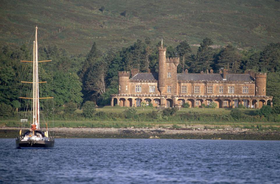 Lorna Slater 'had little to do with' collapsed sale of Hebridean castle heraldscotland.com/news/24235211.…