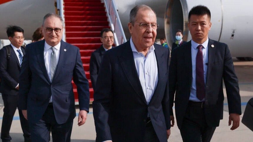 🇷🇺🇨🇳 El ministro ruso de Asuntos Exteriores, Serguéi Lavrov, ha llegado a China en visita oficial. El jefe de @mae_rusia permanecerá en la capital china hasta el 9 de abril y se reunirá con su homólogo chino, Wang Yi. Se espera que los ministros discutan la cooperación…