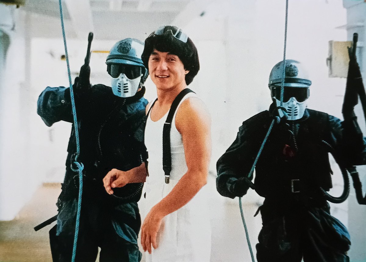 Jackie pictured with the Thunder Strikers from City Hunter (1993)

#JackieChan  #CityHunter