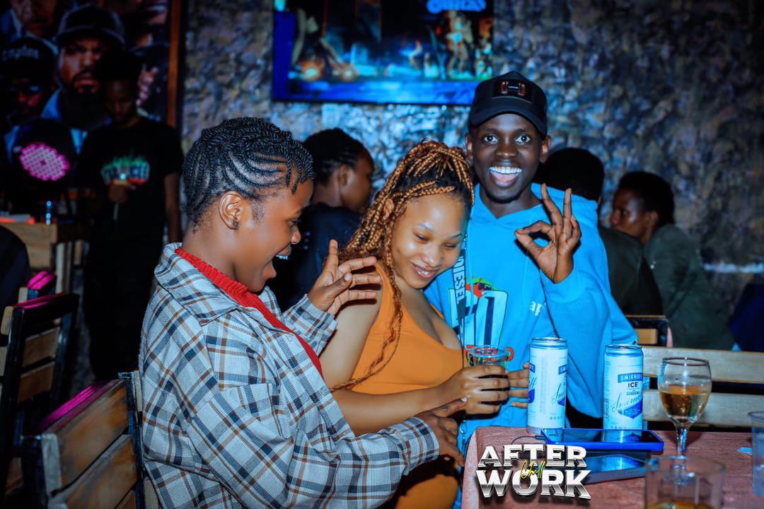 OsaxOmanyire's tweet photo. Star light Wednesday is back at #DeAvalonLounge featuring #TexasMc @amazing line up of deejays🔥🔥🔥🔥, and the Wild One, don't miss out!!! Come let's get rid of that mid-week stress together 🫰🔥💕 https://t.co/vUimERNBOm