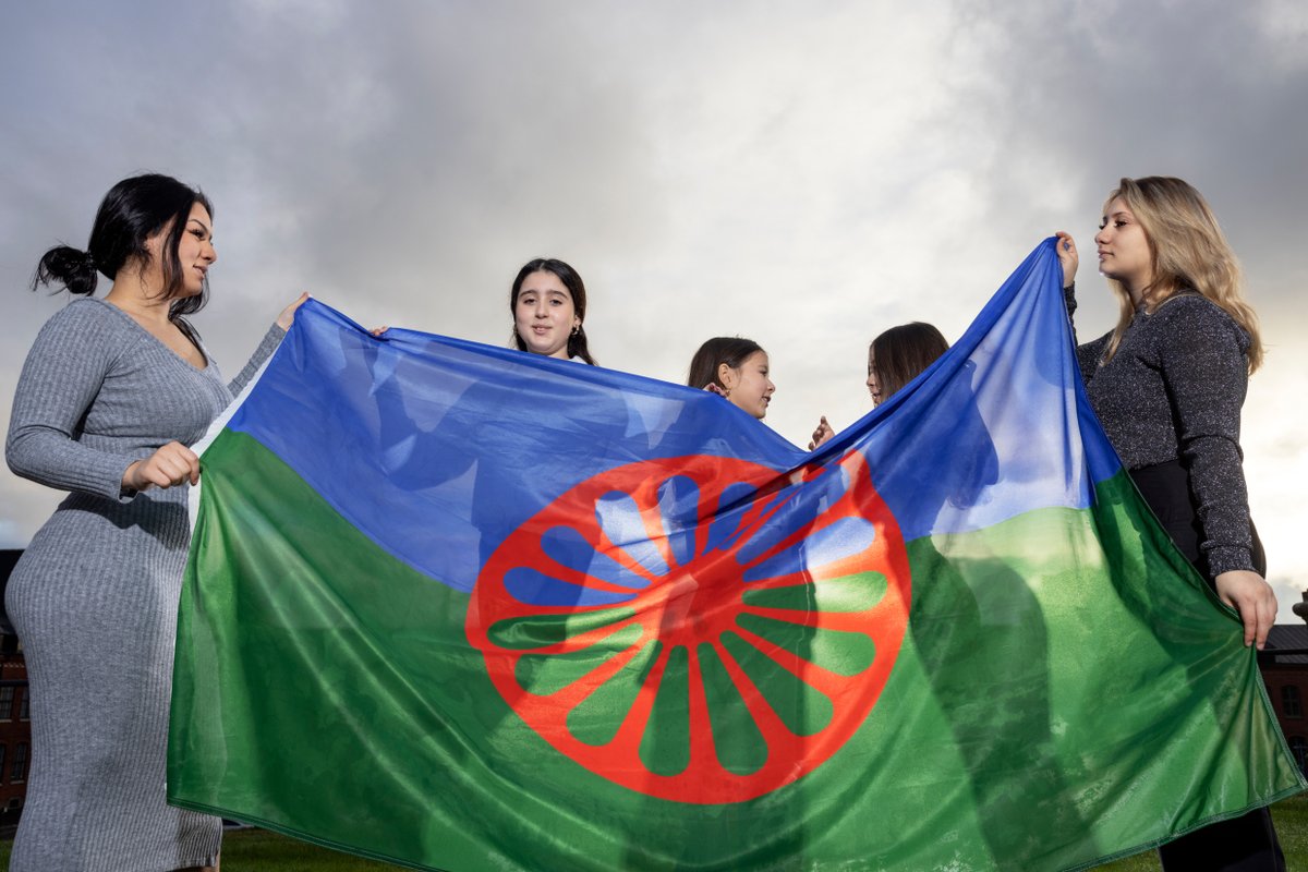 Happy #InternationalRomaDay! Let's celebrate Roma culture & stand against antigypsyism. 🇸🇪In Sweden, Roma are one of our national minorities, with their own language, flag & rich heritage. Sweden is working to ensure that the Roma have the same opportunities as everyone else.