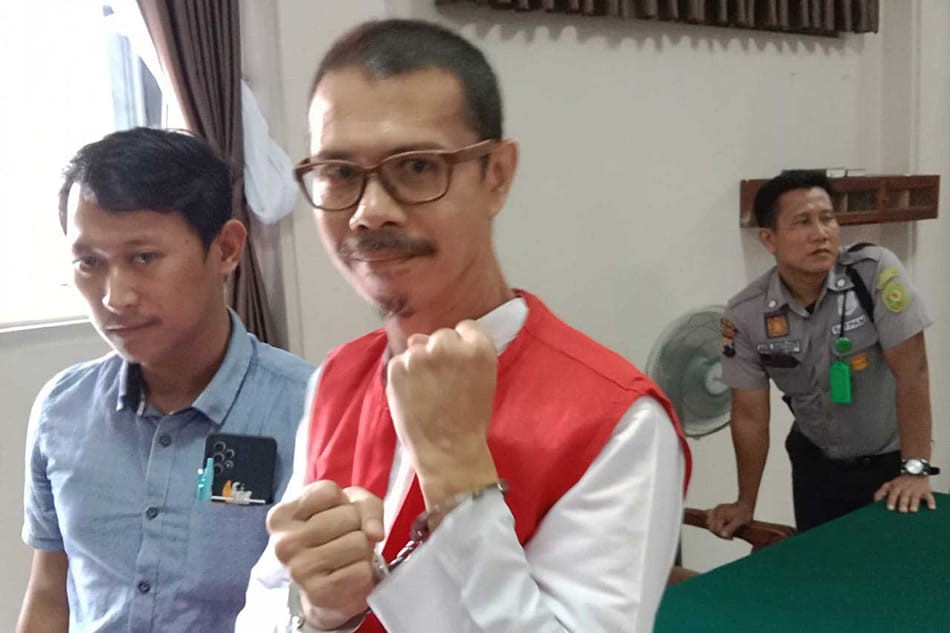 DNK_TV's tweet image. DNK People! Kalian udah tau belum kabar tentang seorang aktivis yang dijerat hukuman bui hanya karena satu komentar di media sosial? Hmm, kira-kira gimana, ya, kronologinya? Yuk, bahas bareng-bareng!

#DNKThreads #BebaskanDaniel #SaveKarimunjawa

Photo: Kompas