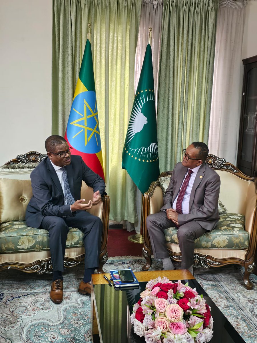 The new @WHOEthiopia Representative, Dr. Owen Laws Kaluwa, presented his credentials to @mfaethiopia, expressing his honor in serving this great country 🇪🇹. He reiterated his readiness to collaborate closely with the Government & people to promote good health & well-being.