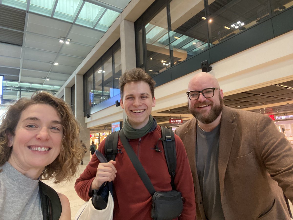 v_abigael's tweet photo. When it’s Monday morning and you meet colleagues at the airport, you know that you are living the #ThinkTankLife ! Discussing #China overcapacity in Berlin airport with Jacob Gunter and @gregor_seb 🌟 https://t.co/jM9pfw2ac1