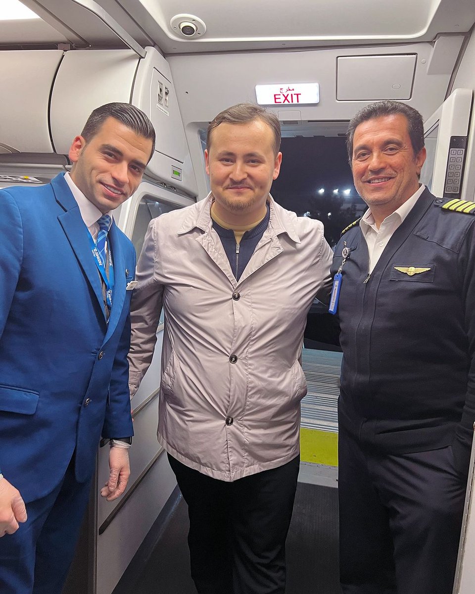 It’s Going To Be a Great Flight 👨🏻‍✈️ @abdalaziz_bin_roshidiy/IG- has a light moment with our captains before take-off. 🛫 Can’t wait to see YOU onboard soon. #JazeeraAirways