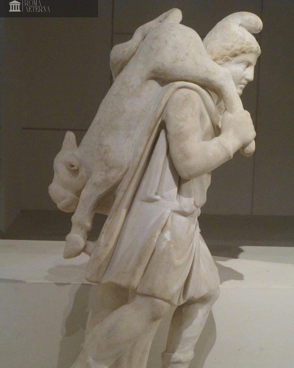 Mithra taurophore (portant le taureau). Des sculptures du Mithraeum de Sidon au Liban sont conservées au #Louvre à Paris (marbre, IVe s. ap. J.-C.). #LouvreMuseum