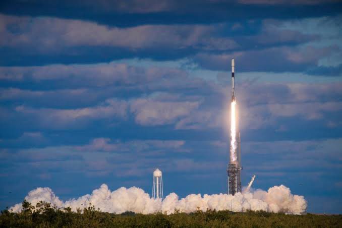 🔴 Güney Kore’nin, ikinci casus uydusu SpaceX tarafından yörüngeye fırlatıldı.