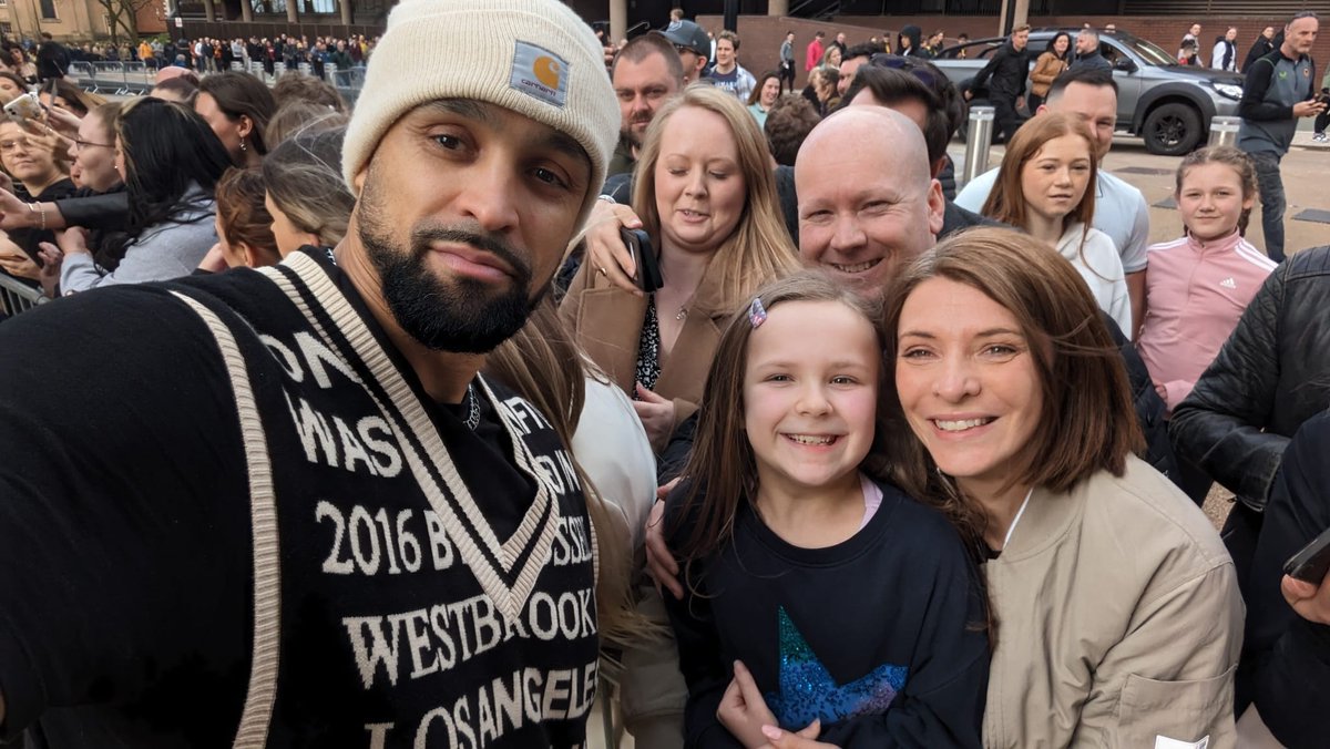 ljclayt's tweet photo. To finish off a lovely Easter holiday we took EGC to watch Diversity in Wolverhampton. The show was incredible and very inspiring. To top it off EGC got to meet Ashley and Perri after for a selfie. #starstruck @Class3Highpri @Highfieldspri
@AshleyBanjo @perrikiely https://t.co/BZgVsJcT2E