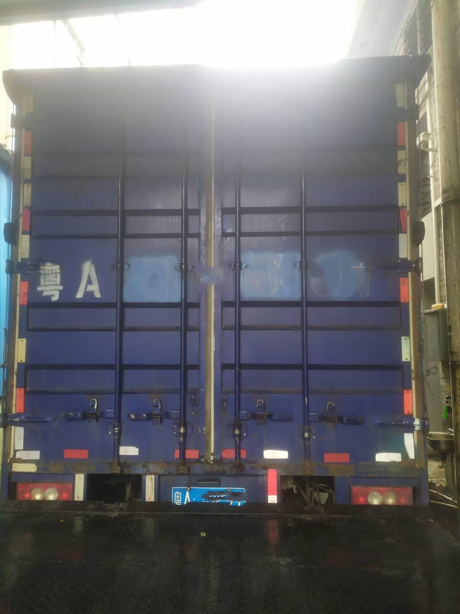 Veaqee's tweet image. Two containers filled with phone accessories are loaded and ready to be shipped to Argentina today. Well done, guys!👍
Our commitment to large order production and fast delivery is a testament to our reliability.💪
#containerloading #fastdelivery #phoneaccessories #Veaqee