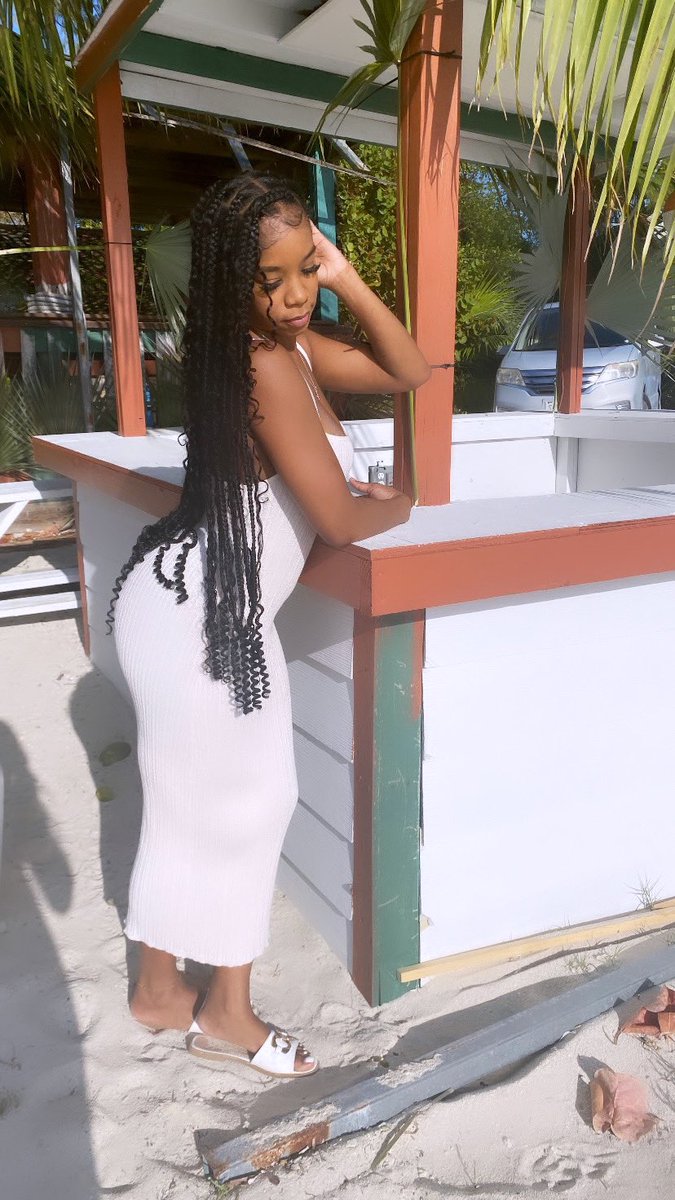 taniquexo tweet picture