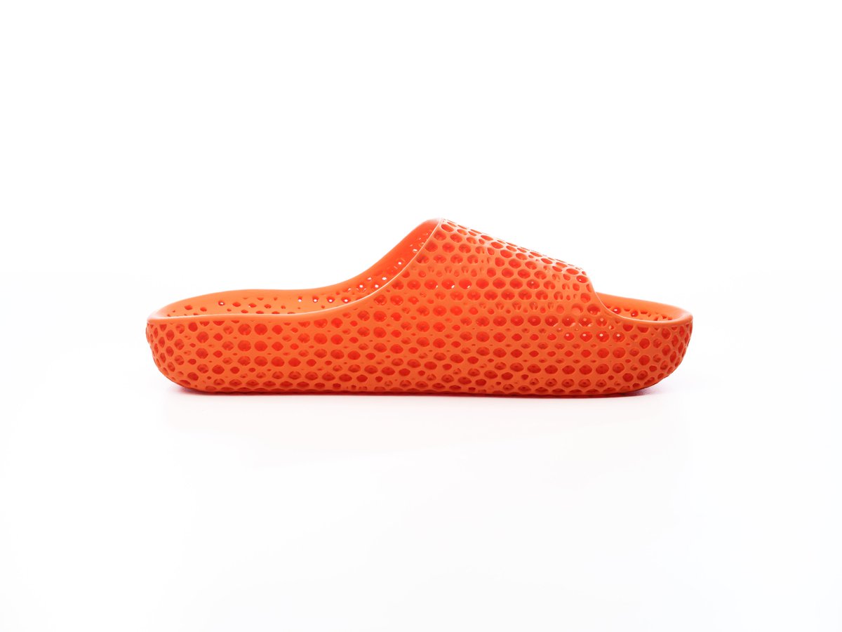 Umei3D's tweet photo. Moonwalkers in one of its many colors! How would you style these up?!🔥🔥🔥

#moonwalkers #umeimoonwalkers #slides #3Dprintedslides #umei #umei3D #cushionstep #3Dprinting #3Dprintingshoes #3Dtechnology #3dprinting #3dprintingshoes #3dtechnology #fashionshoes #fashion #casualstyle https://t.co/X0lnWWL20L